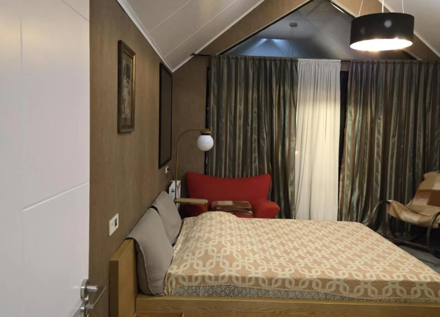 Magical Forest House In The Center Of Old City Tbilisi