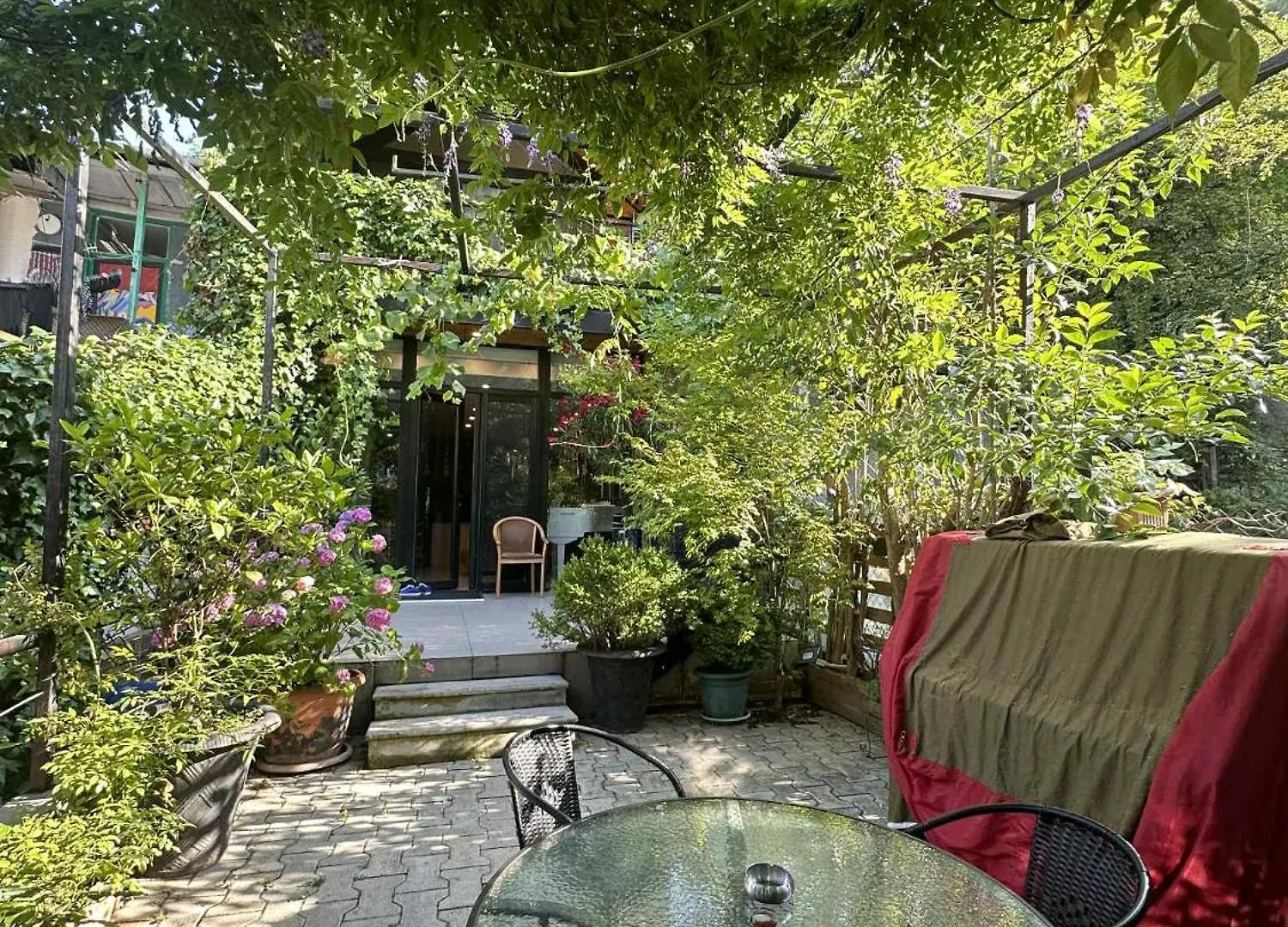 アパート Magical Forest House In The Center Of Old City ティビリシ グルジア