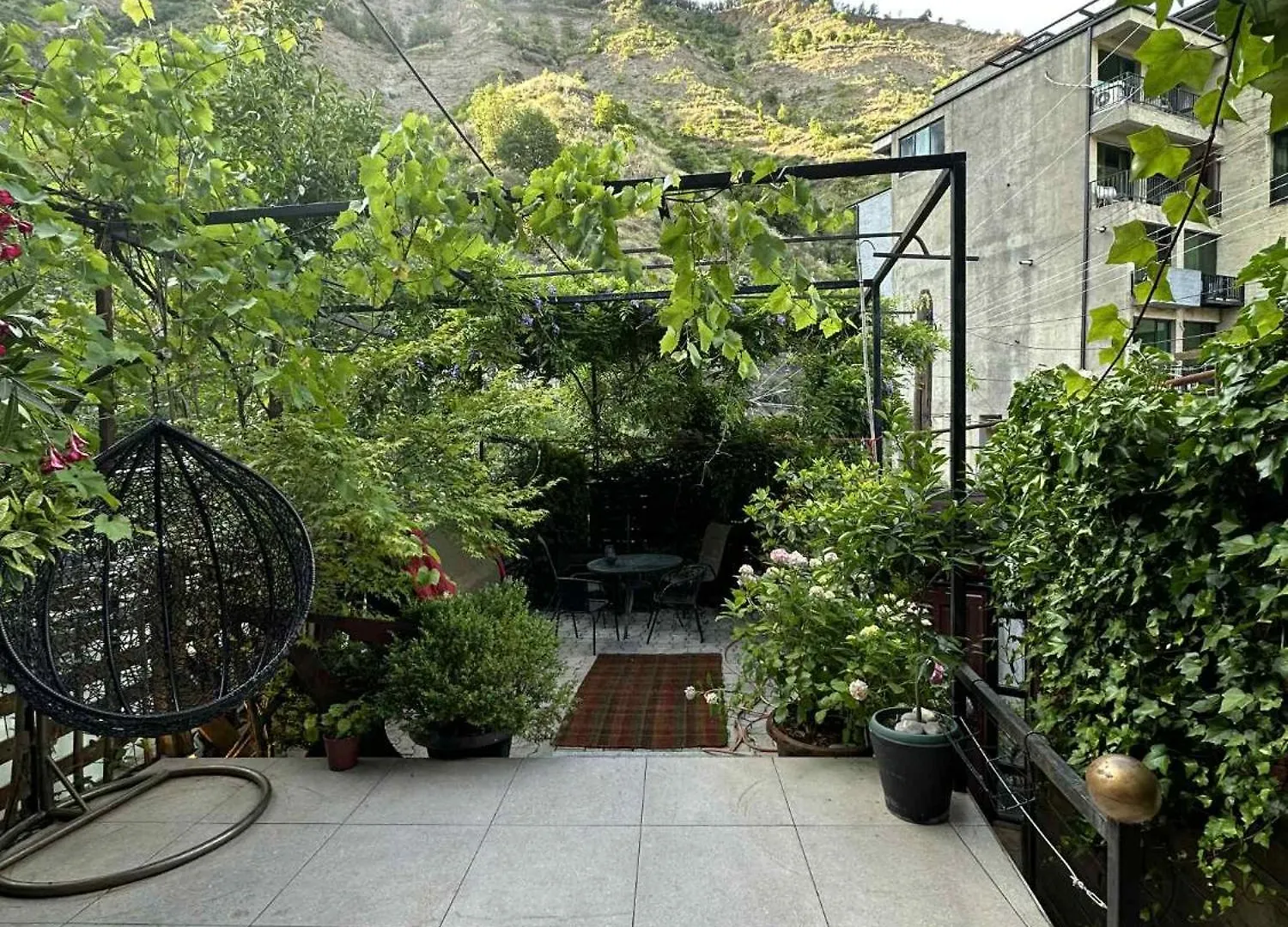 Magical Forest House In The Center Of Old City ティビリシ